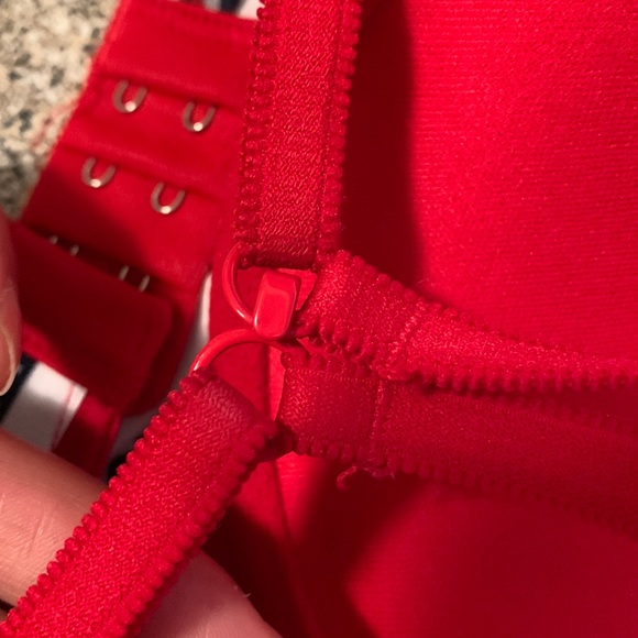 TOMMY HIlFIGERShape Bra 34B Red-blue-White like new - Picture 10 of 14